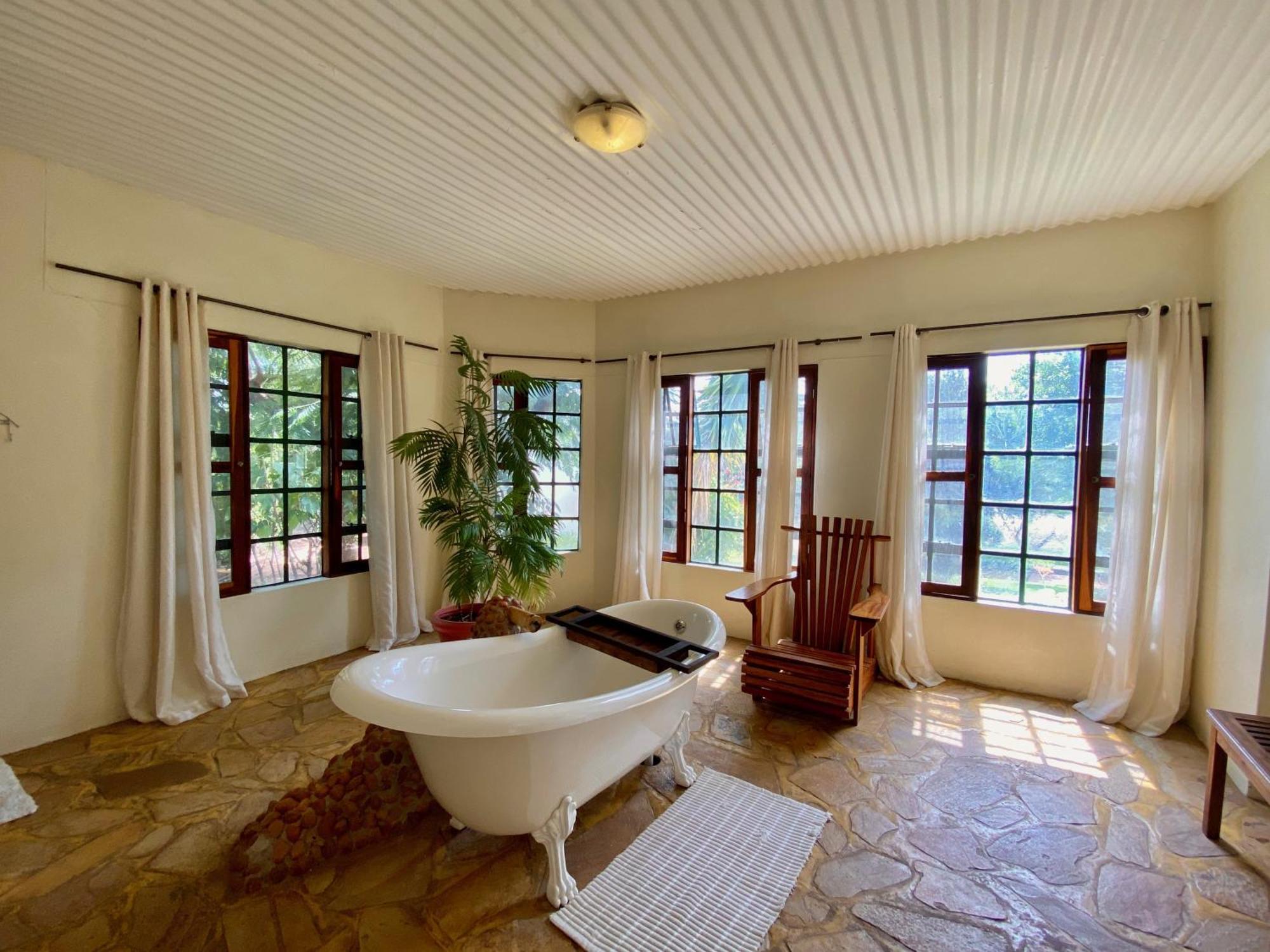 Tambuti Lodge Рунду Экстерьер фото